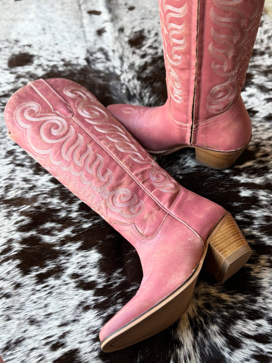 Nalejandra Boots in Pink